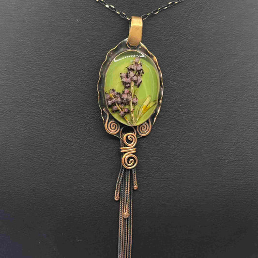 Handmade bronze necklace with Puskulu heather flower