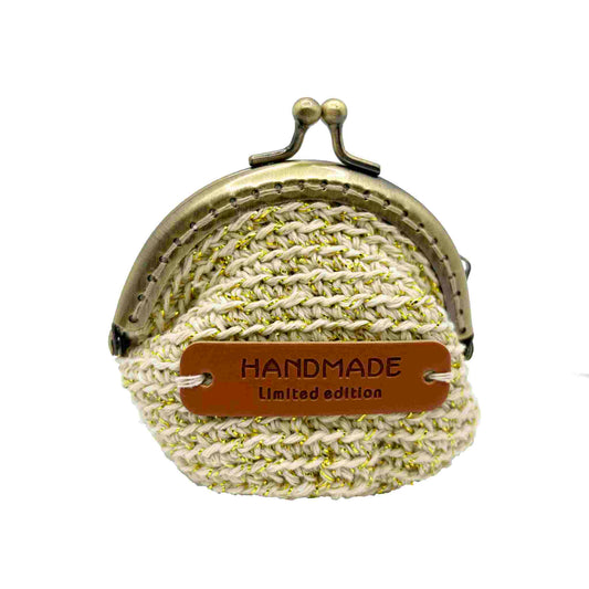 Monedero crochet pequeño hecho a mano beig y dorado